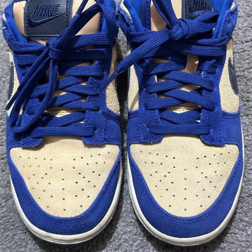 Women’s Nike Dunk Low Lx Suede Size 7